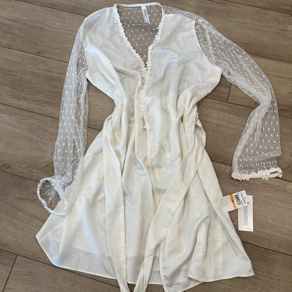 Flora Nikrooz ivory Bridal Robe